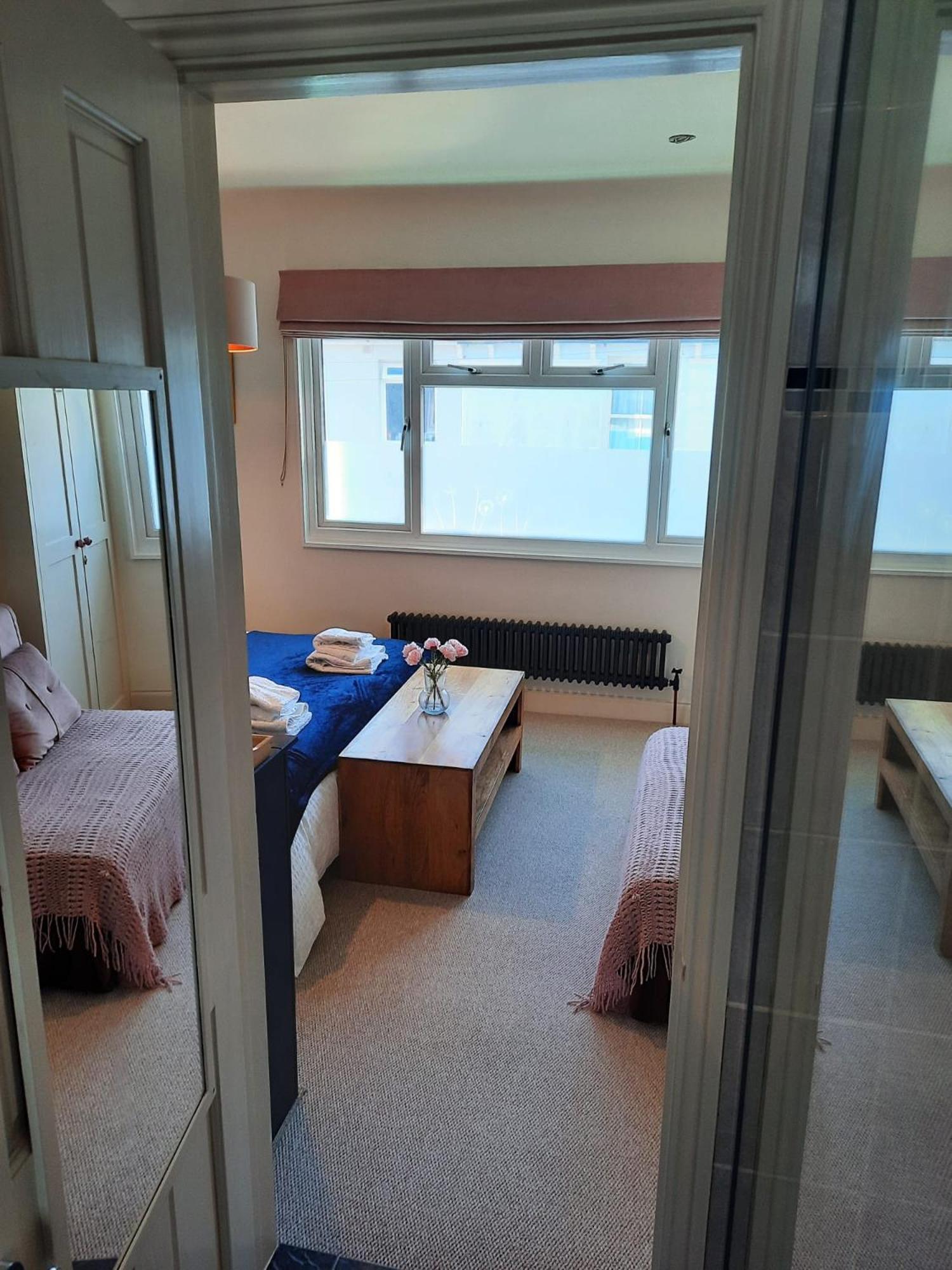 Super King Bedroom With Large Ensuite Hove Extérieur photo